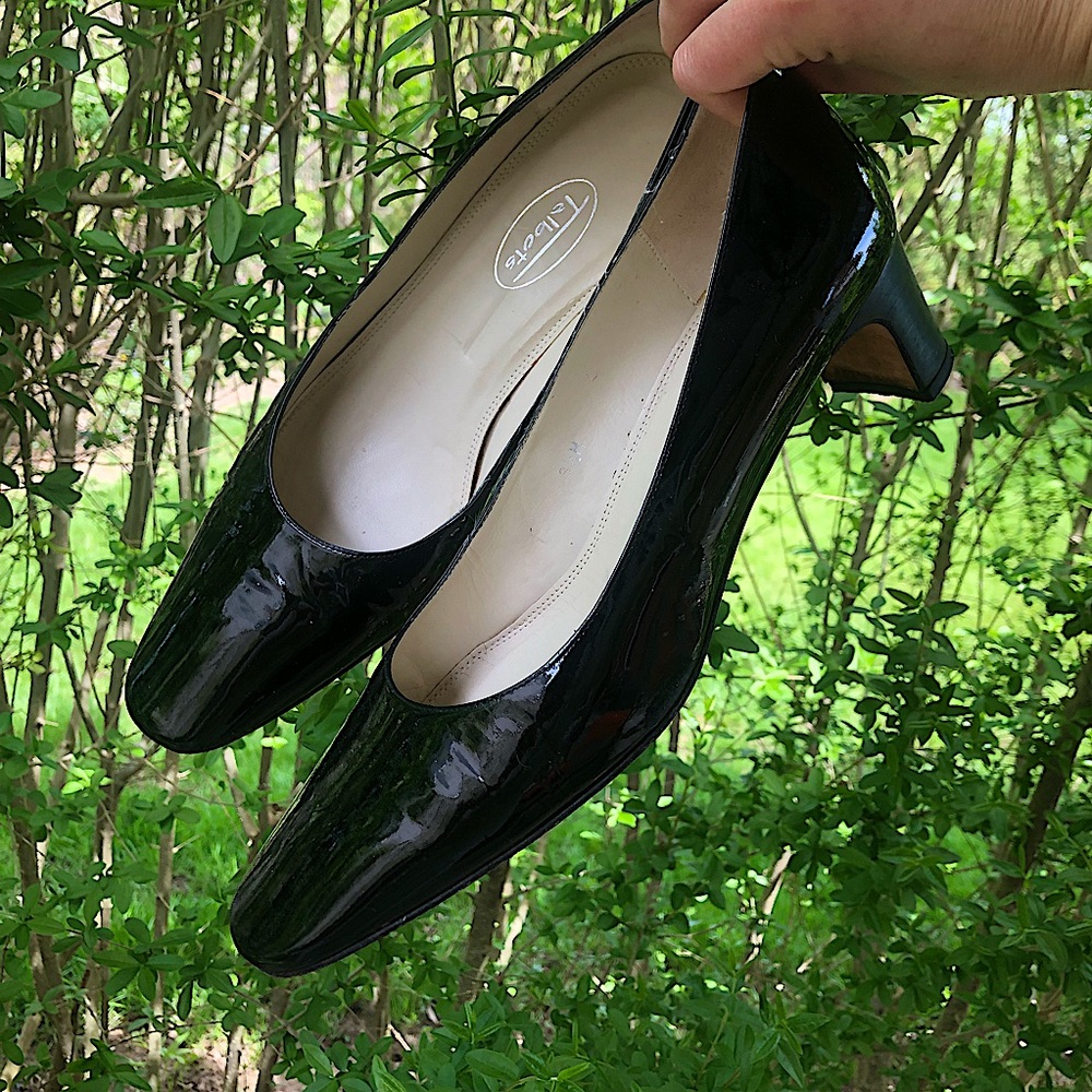 Vintage Talbots Black Polished Genuine Leather Pumps